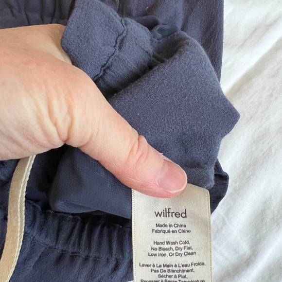 Wilfred Black "Silk-like" Shorts - Picture 3 of 3